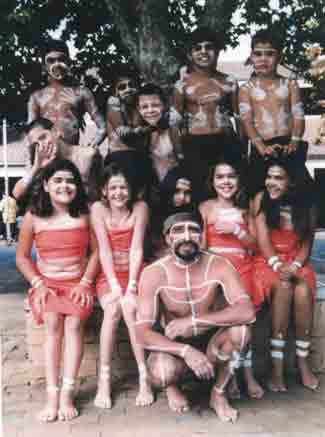 Merv Firebrace and Aboriginal kids at Griffith school